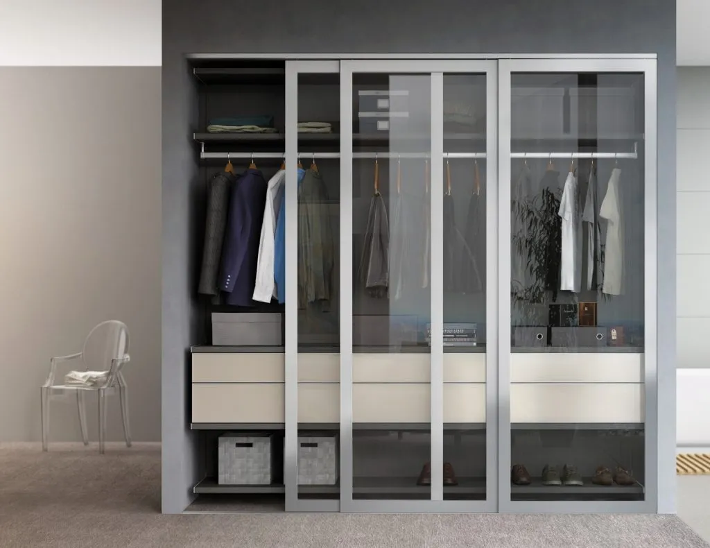 Villa sliding door closet